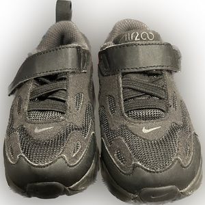 Toddler Nike Air Max All Black, Like New Size 5C. No Lace, Velcro, Well Kept.